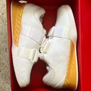 Weightlifting TYR shoes, 8.5 WM 7M
